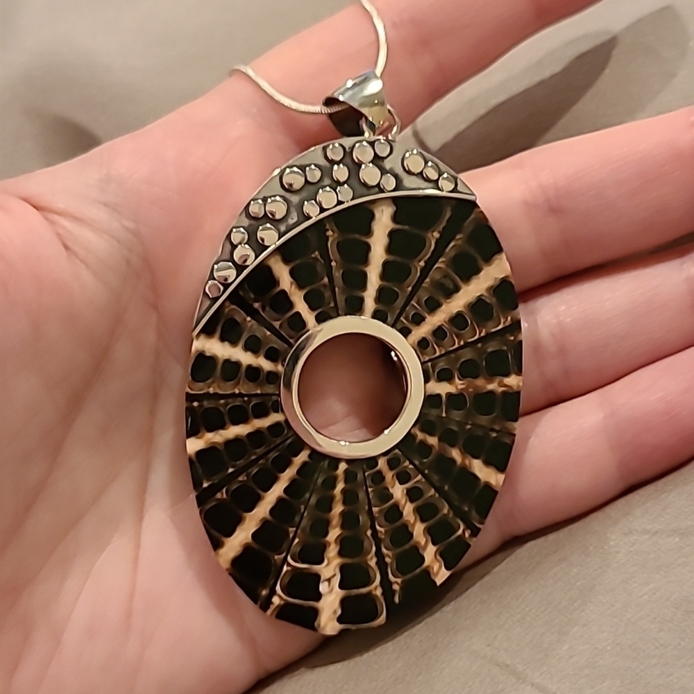Shell design sterling silver necklace